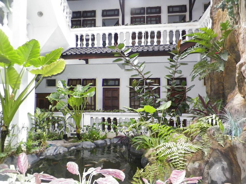 Bladok Hotel & Restaurant Yogyakarta Exteriör bild